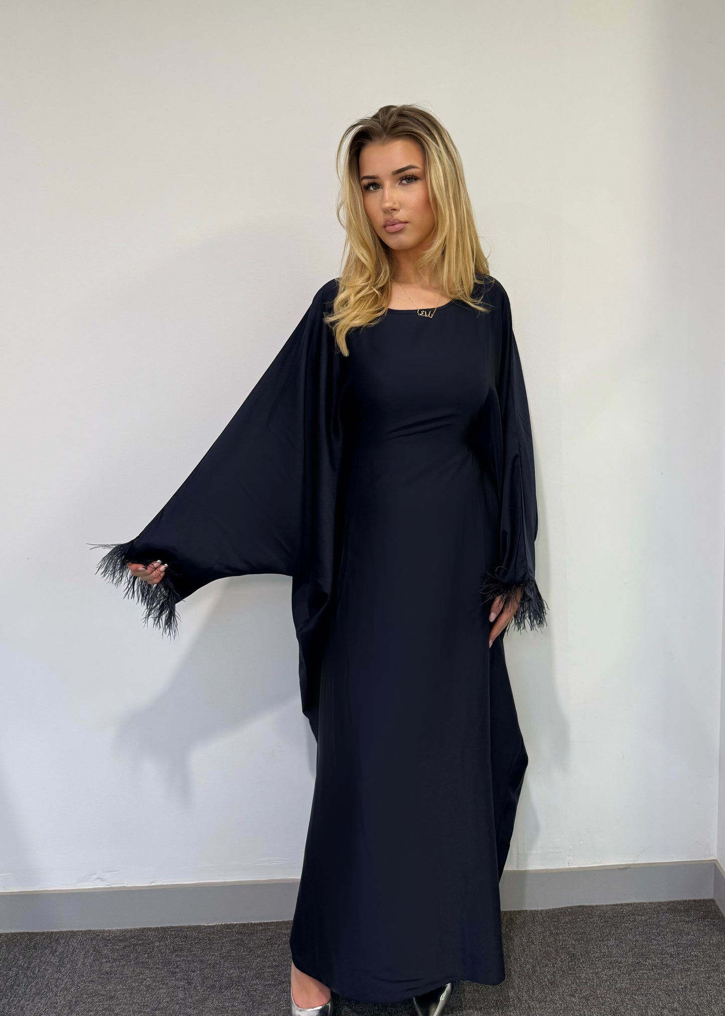 ADJUSTABLE WAIST SATIN FEATHER TRIM