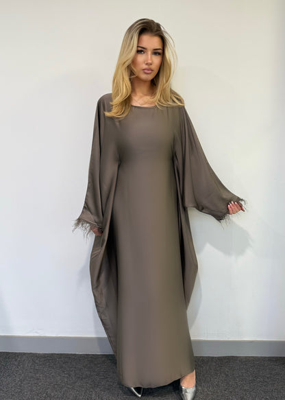 ADJUSTABLE WAIST SATIN FEATHER TRIM